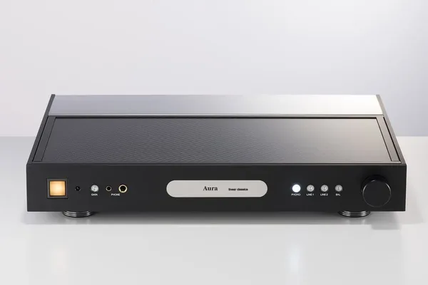 Aura AVアンプ Aura | Anglo-Japanese MOSFET Amplifiers — Est. 1989 | Pure Music Group